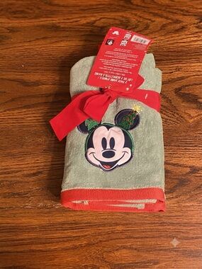 Disney Holiday Mickey Mouse Christmas Hand Towel Set 2 Pack Green Red Cotton NWT